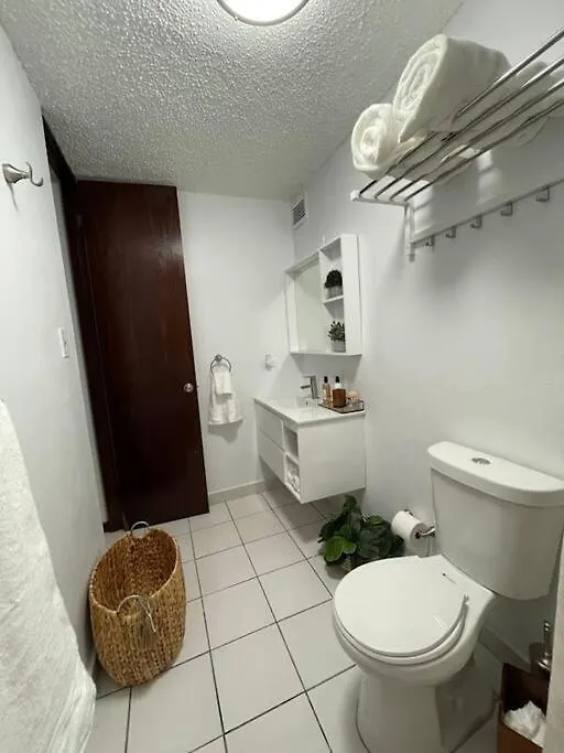 Lovely 2 Bedroom Condo 2Min Walking To The Beach 루키요 0*,