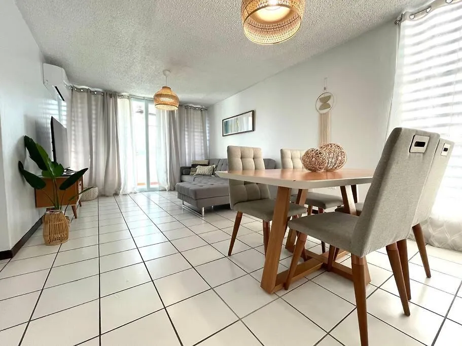 Lovely 2 Bedroom Condo 2Min Walking To The Beach 루키요